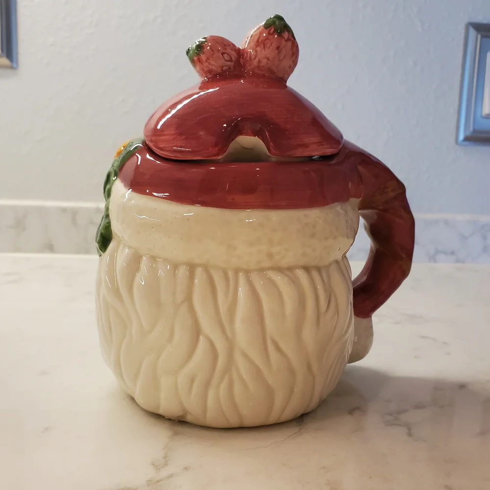 Wang's International Santa Claus Creamer & Sugar Set w/lid. Vintage